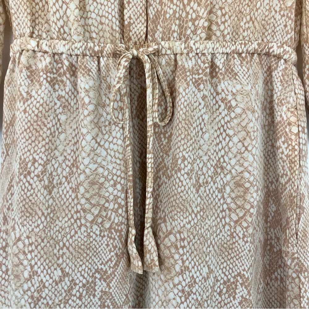 Aritzia Babaton Bennett Silk Long Sleeve Neutral Snake Print Belt Dress Size XS - Picture 8 of 14